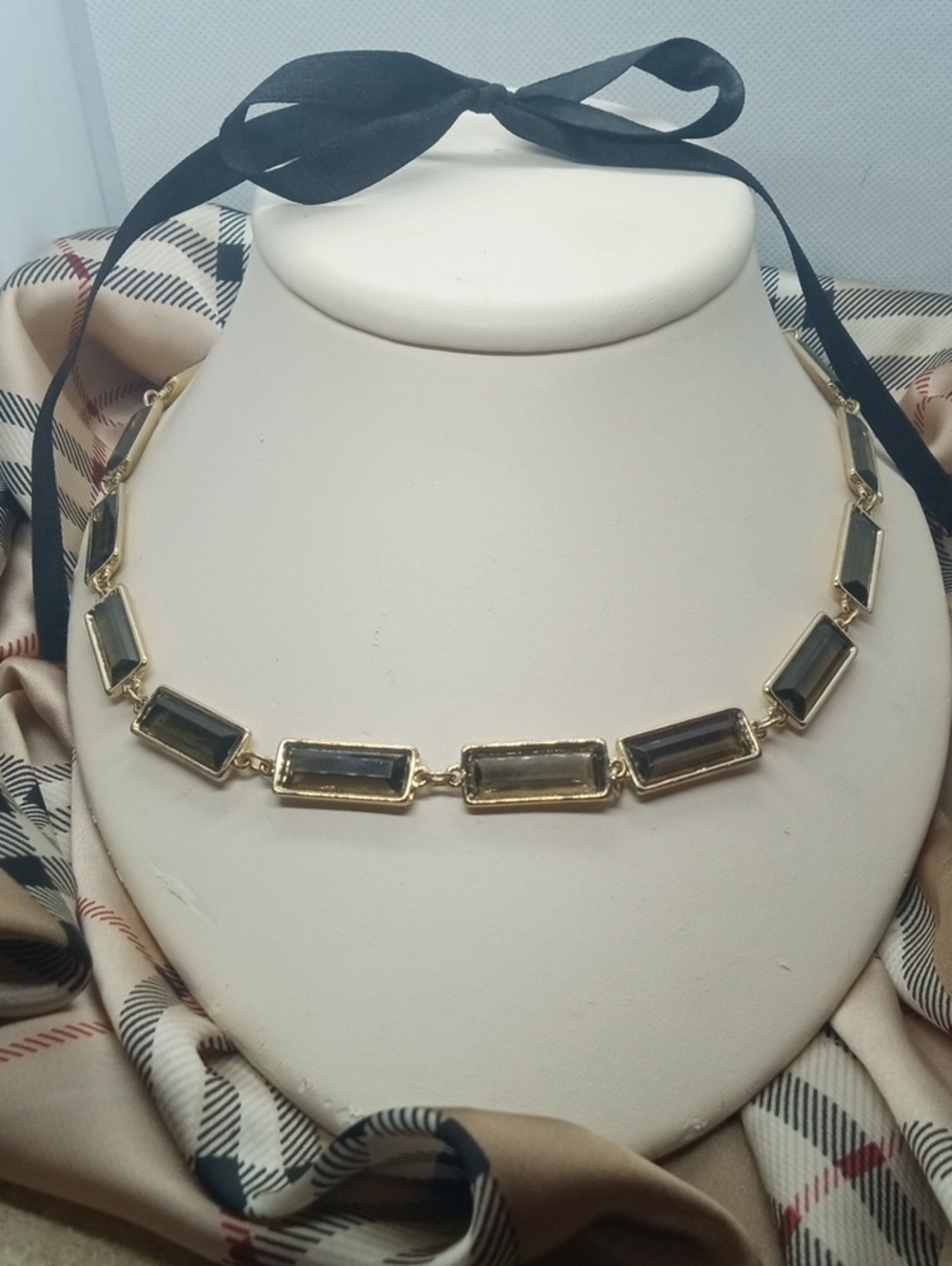 CHICO'S SMOKEY GLASS SETTING NECKLACE